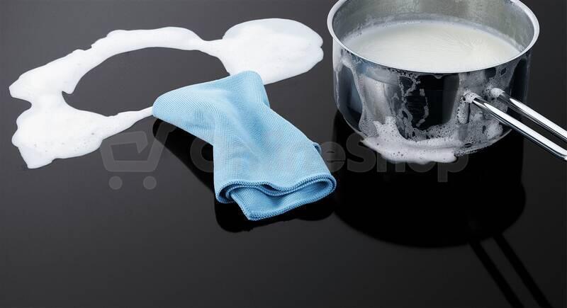 SET Trouba Electrolux 600 SteamBake EOD6F77H + Indukční deska Electrolux EIV634