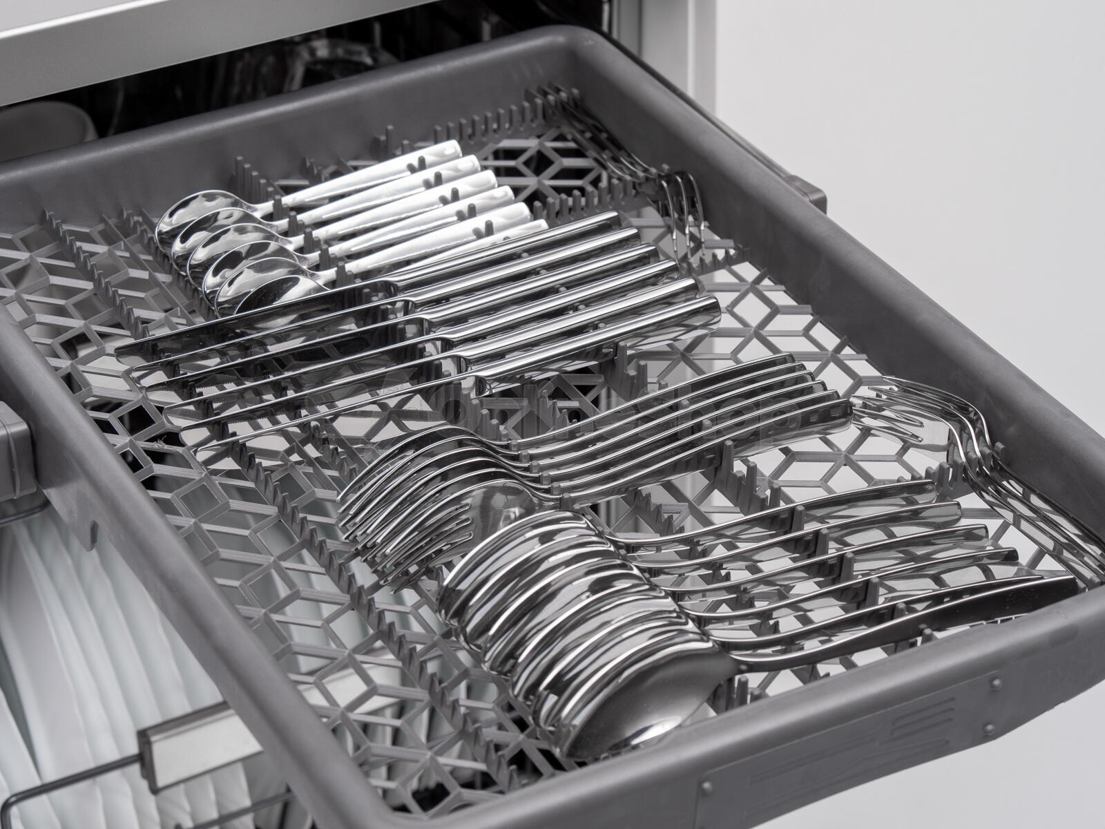 Myčka Whirlpool WSFO 3O34 PF
