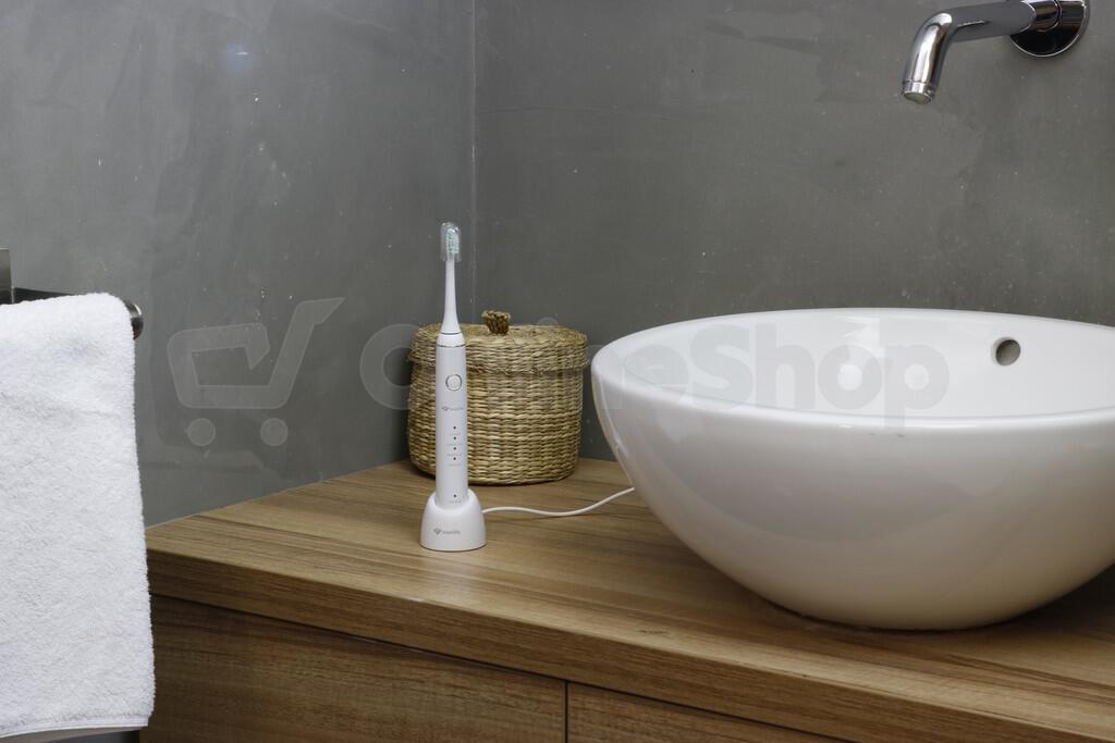Elektrický zubní kartáček TrueLife SonicBrush Compact, bílý