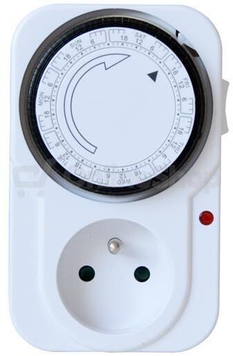 Spínací zásuvka GETI WF1 mechanická týdenní