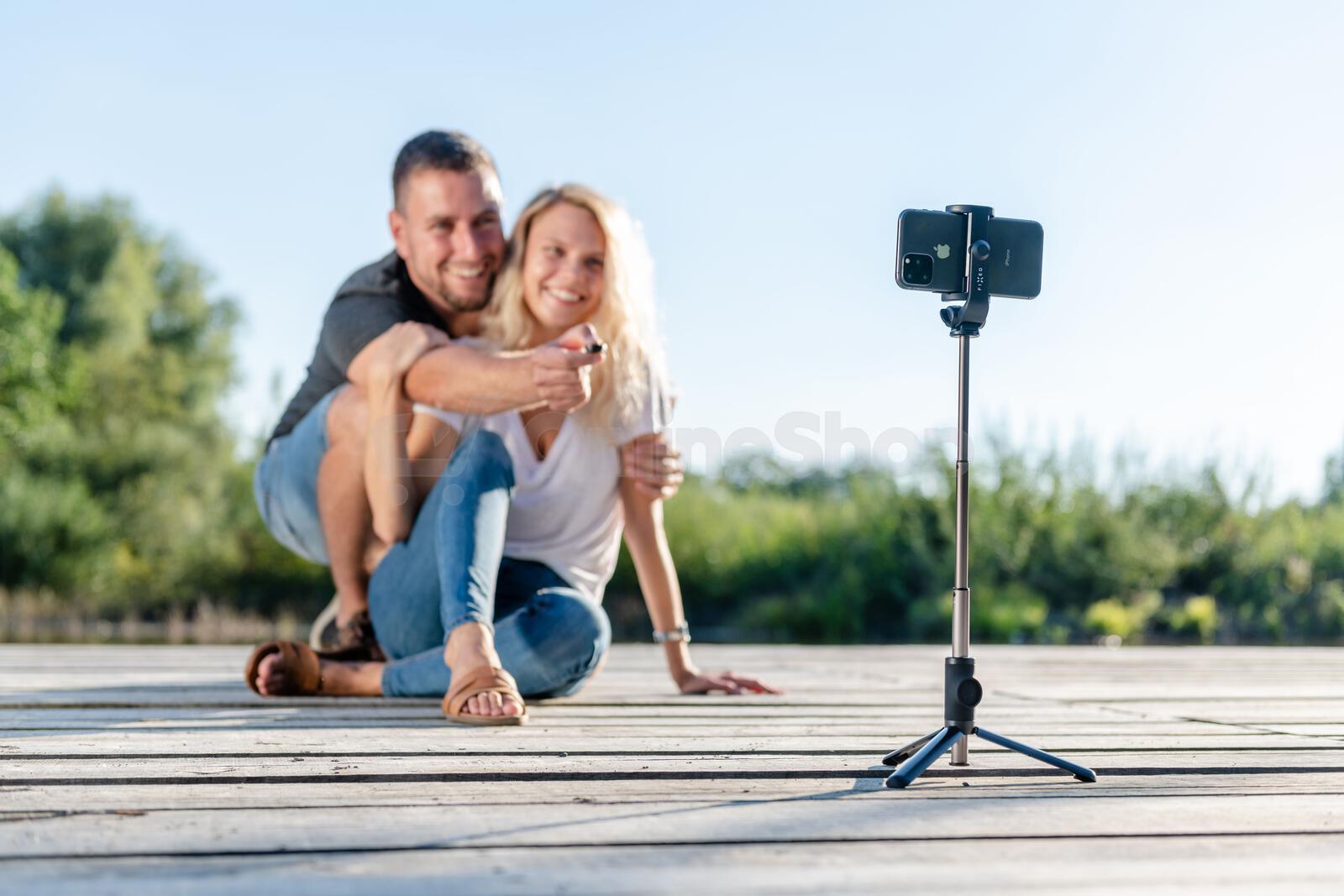 Selfie tripod s dálkovou spouští FIXED Snap, černý