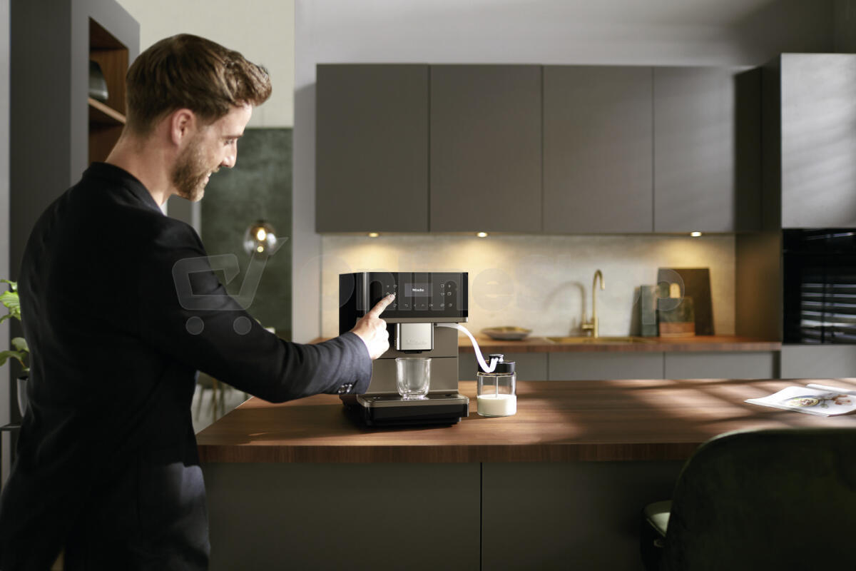 Kávovar Miele CM 6360 obsidian PearlFinish, černý