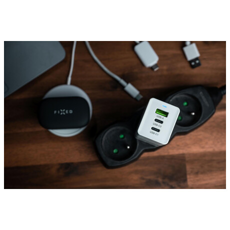FIXED s&nbsp;2xUSB-C a&nbsp;USB výstupem, podpora PD, 65W, bílá (foto 11)