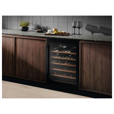 Vinotka ELECTROLUX EWUS052B5B