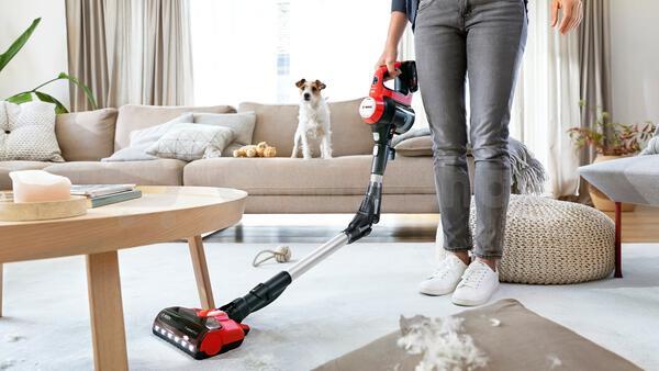 Tyčový vysavač Bosch BBS711ANM