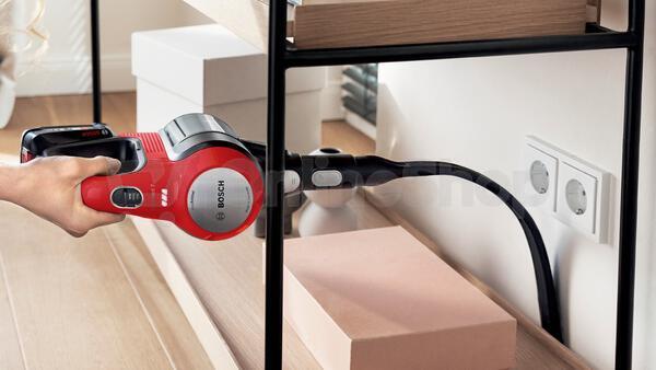 Tyčový vysavač Bosch BBS711ANM