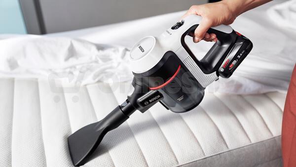 Tyčový vysavač Bosch BBS711W