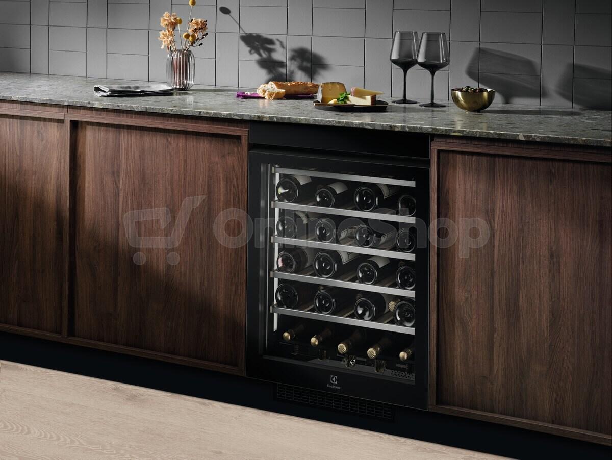 Vinotéka Electrolux EWUS040B8B