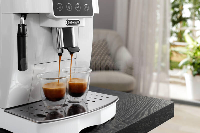 Automatický kávovar DeLonghi Magnifica Start ECAM 220.20.W
