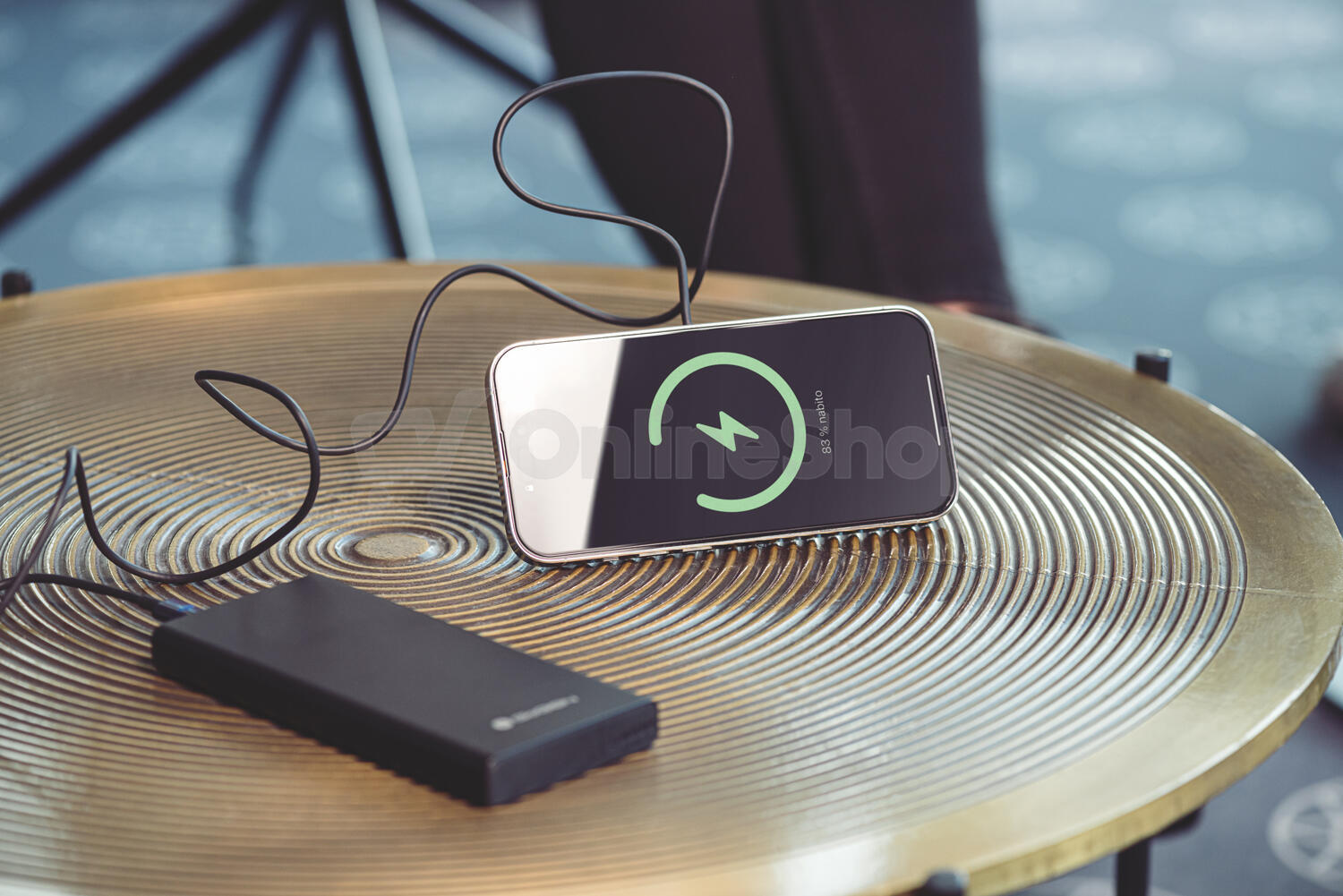 Bezdrátová nabíječka GoGEN s MagSafe funkcí a kovovým držákem, černá