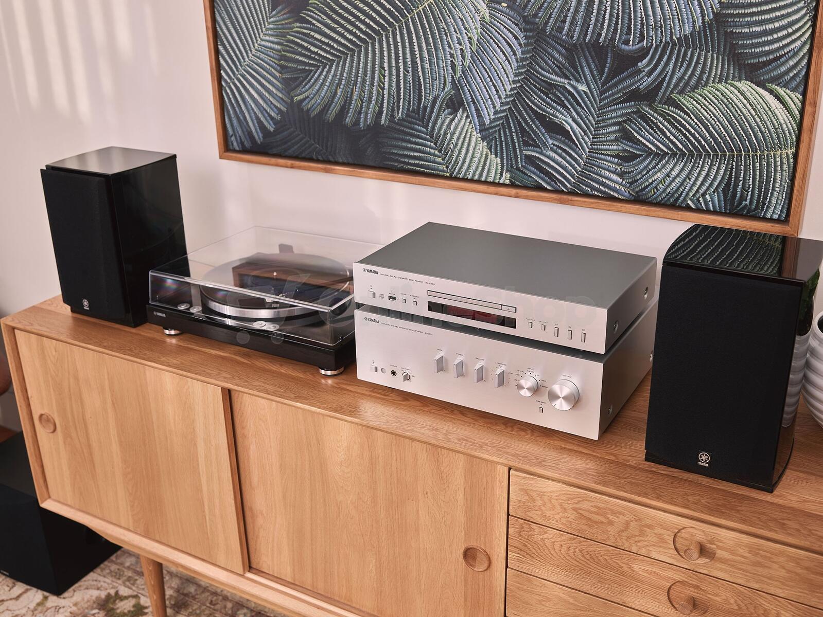 Gramofon Yamaha TT-S303, černý