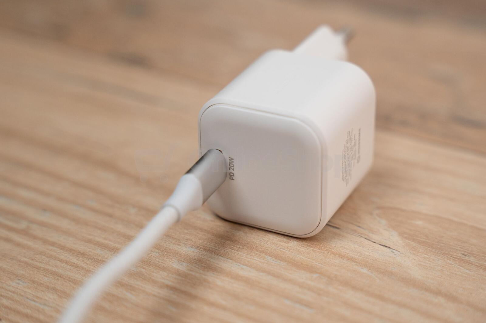 Síťový adaptér SWISSTEN 1x USB-C 20W PD + Datový kabel USB-C/LIGHTNING 1.2m, bílý