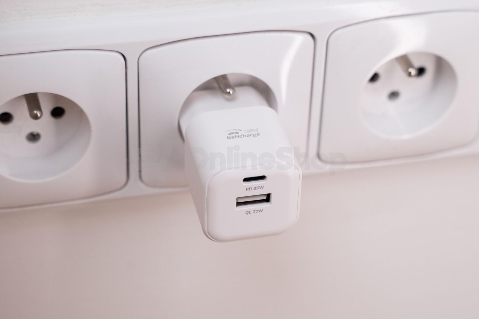 SWISSTEN SÍŤOVÝ ADAPTÉR GaN 1x USB-C 35W PD + 1x USB-A 27W QC BÍLÝ