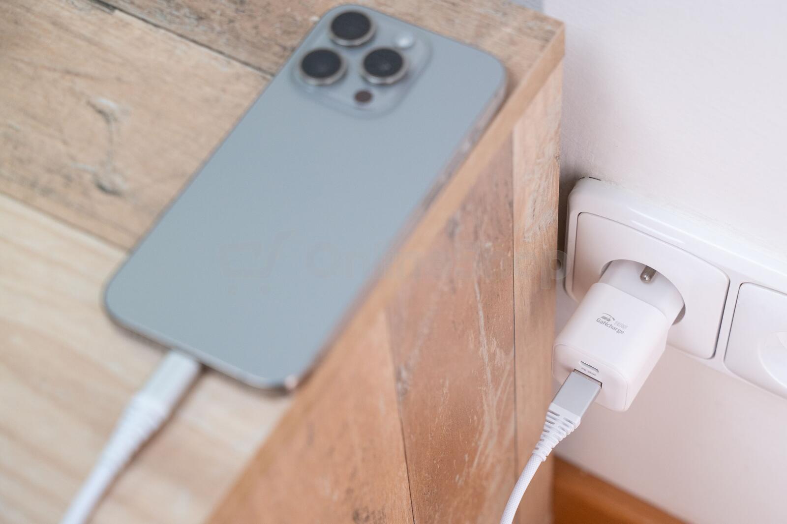 SWISSTEN SÍŤOVÝ ADAPTÉR GaN 1x USB-C 35W PD + 1x USB-A 27W QC BÍLÝ