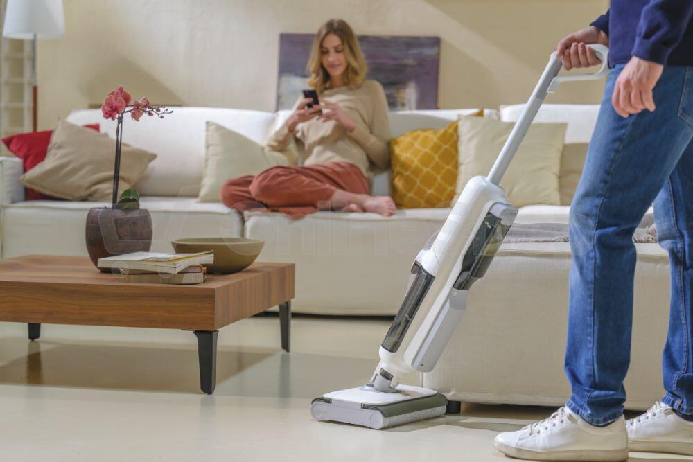 Tyčový vysavač Hoover HW500 011