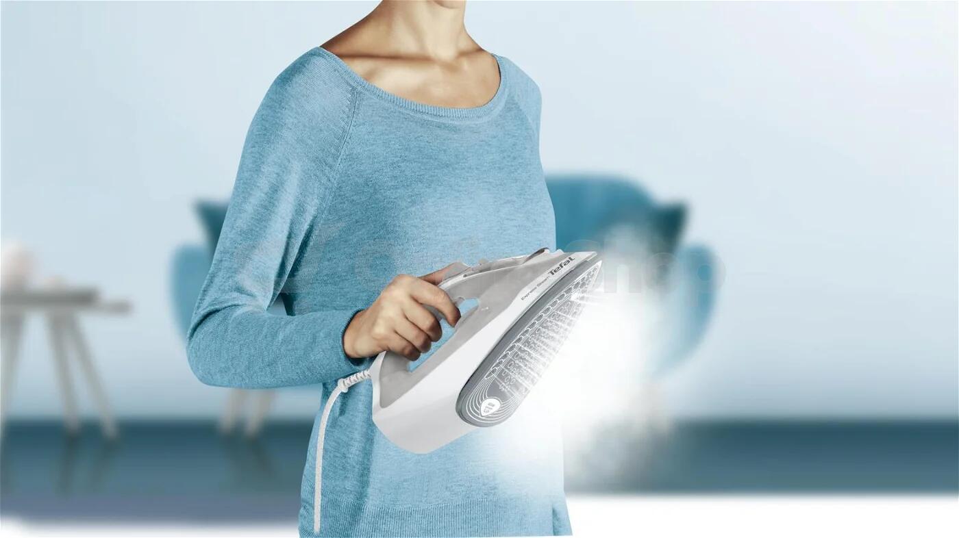 Napařovací žehlička Tefal FV2863E1