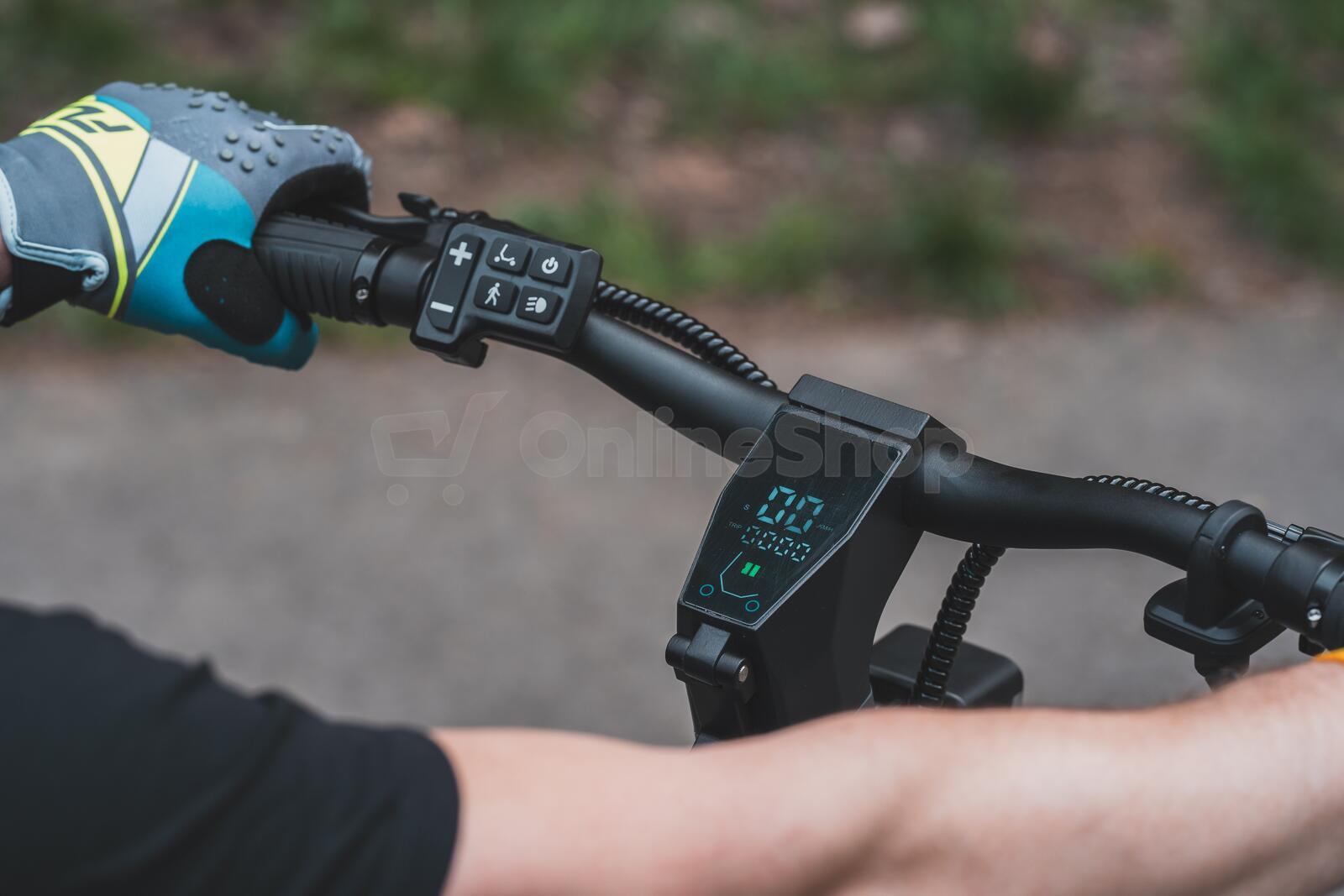 Elektrická koloběžka LAMAX eTank SA70