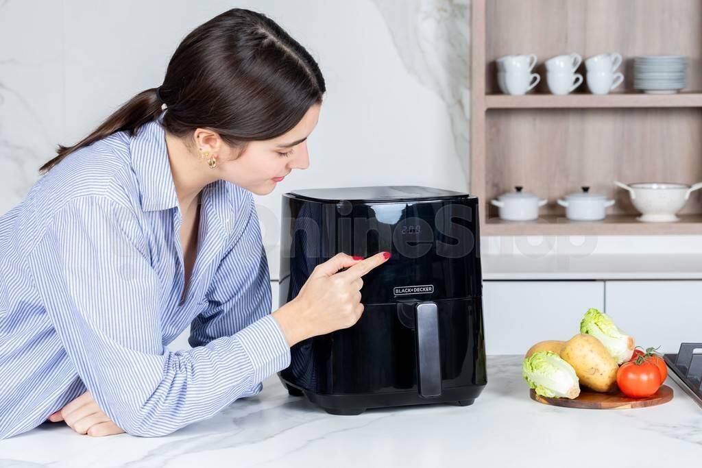 Horkovzdušná fritéza Black&Decker BXAF5000E