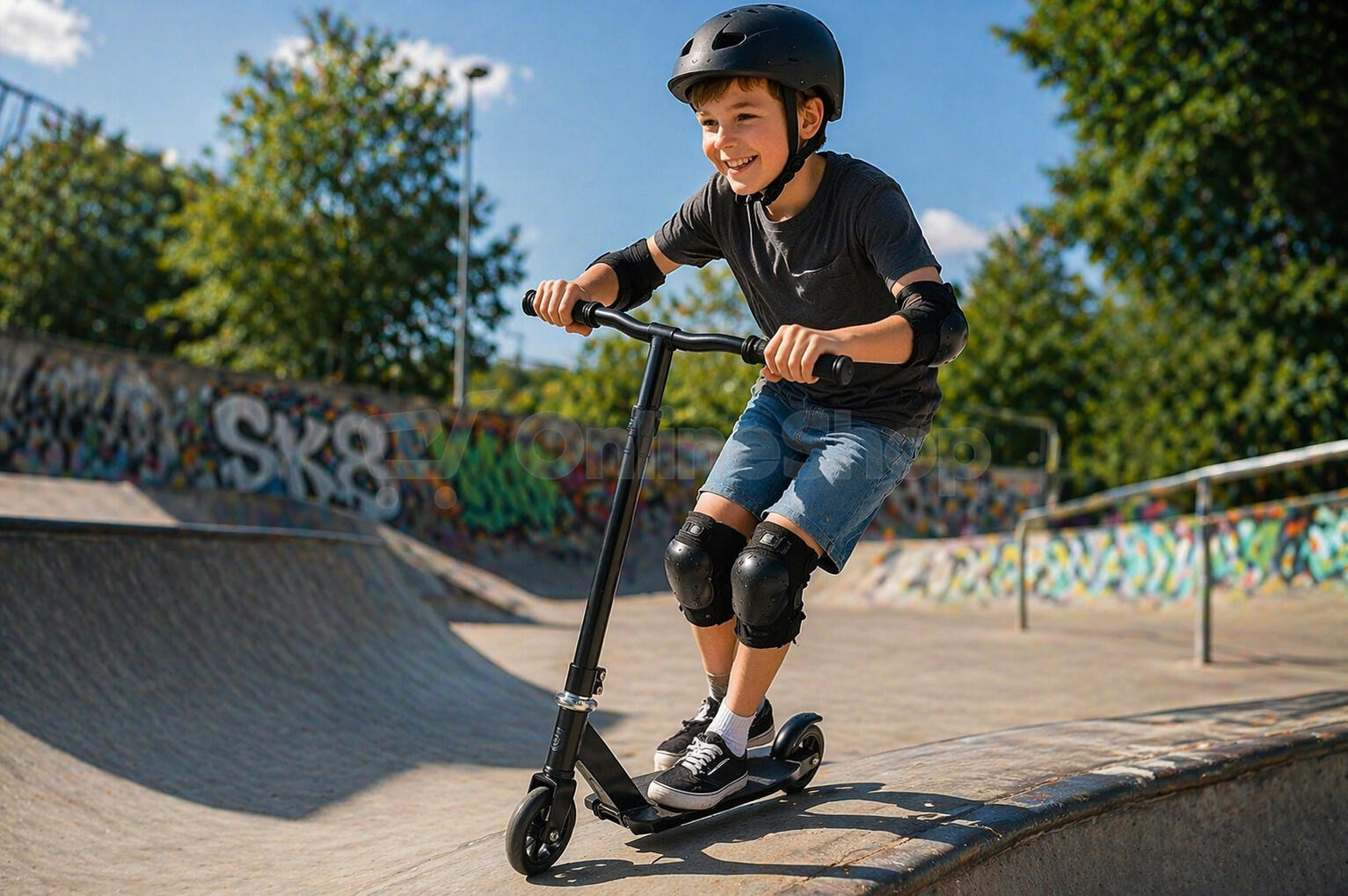 Freestylová koloběžka KUBIsport 05-CSK1K junior, černá