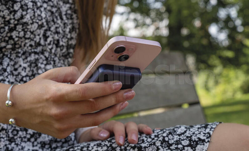 Powerbanka Emos WI 522 B0555BL 5 000 mAh, modrá
