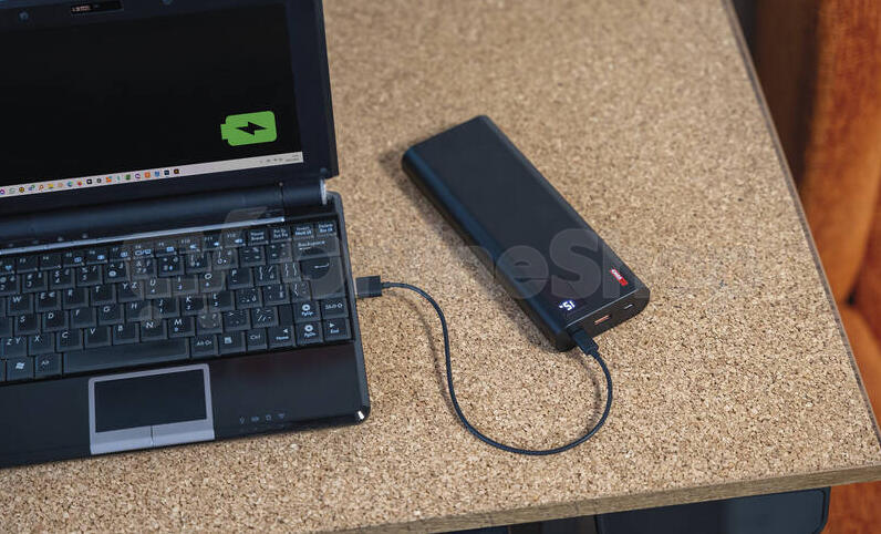 Powerbanka Emos NTBF30, 27 000 mAh, 100 W PD, černá (B0561B)