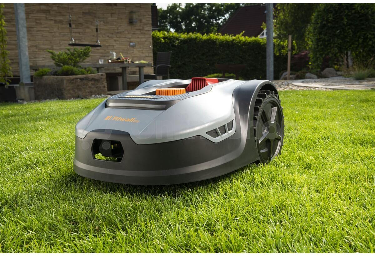Riwall PRO RRM 950 APP, robotická sekačka ( 900 m2 ) s vodícím drátem