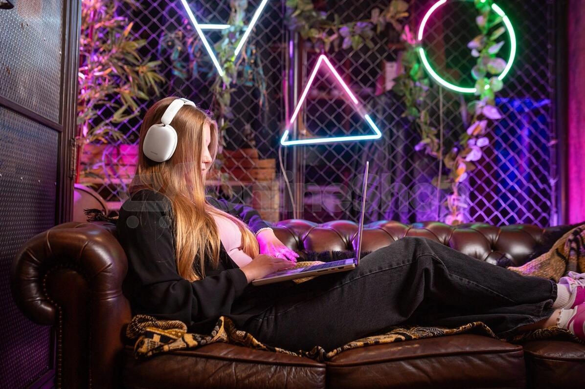 Bezdrátová sluchátka Concept SoundJoy HS4061, bílá
