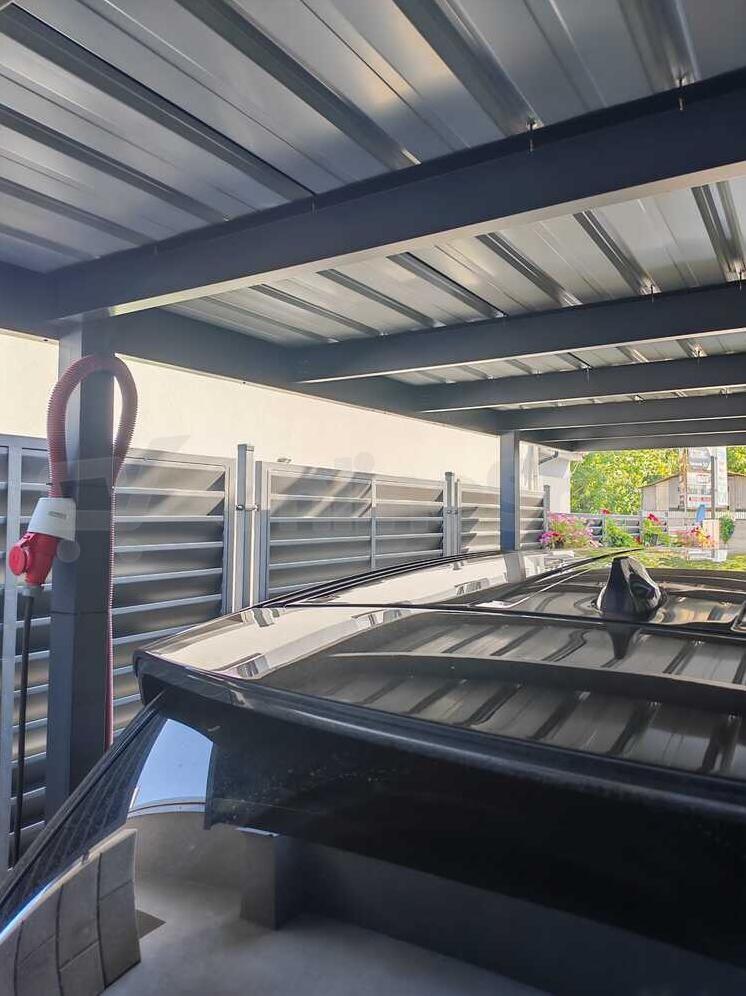 ROJA METTA ocelový přístřešek na auto