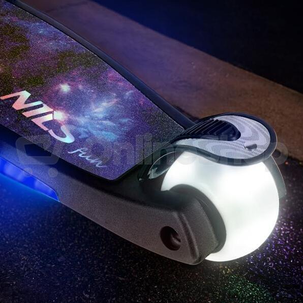 Dětská tříkolová koloběžka NILS Fun HLB1310 s LED černá