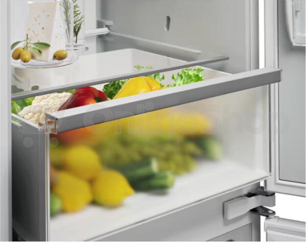 Chladnička Electrolux 700 NoFrost CoolAssist ENA7CE18S3