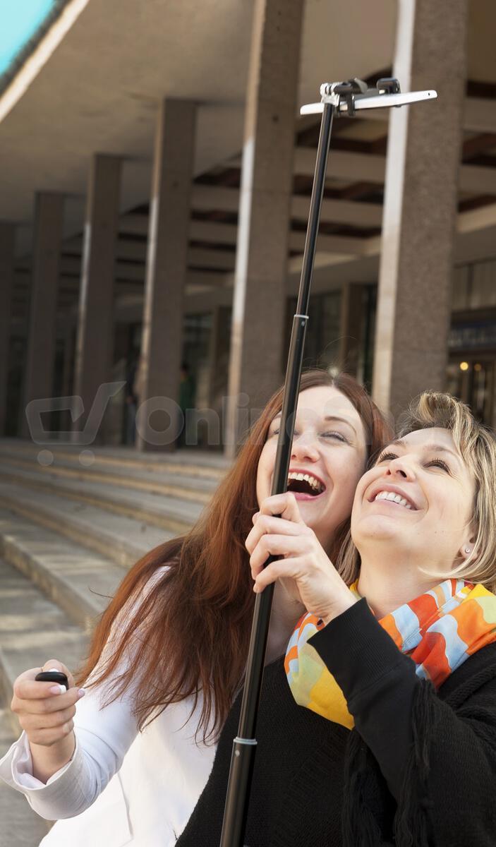 Selfie tyč GoGEN 4 teleskopická, bluetooth černá (GOGBTSELFIE4B)