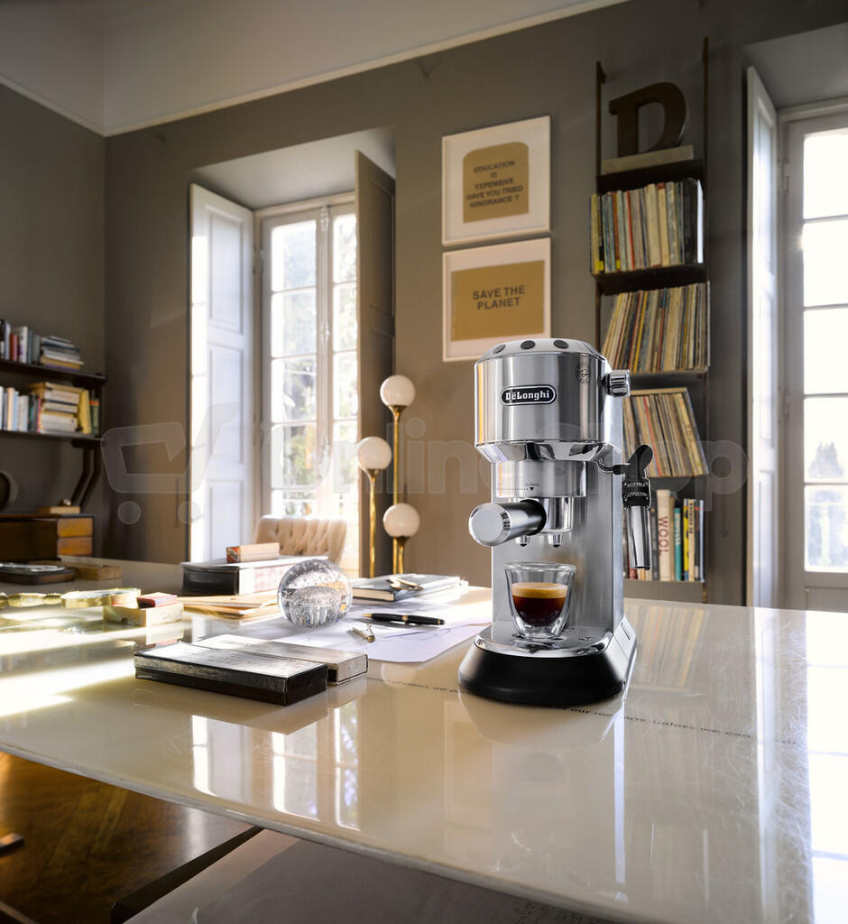 Pákový kávovar DeLonghi Dedica Style EC 685.M