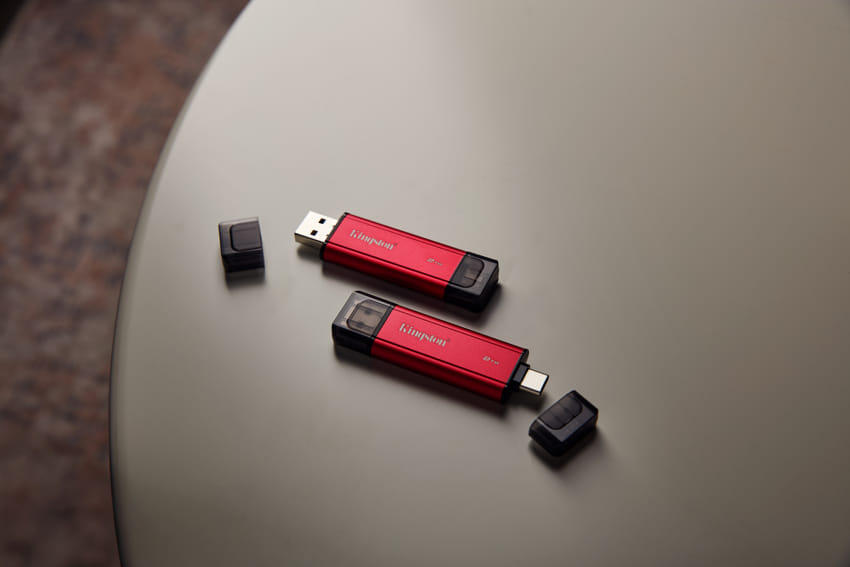 Kingston Flash SSD 2TB Dual USB-A/C Portable, Up to 1050MB/s USB 3.2 Gen 2 (SPSD/2TB)