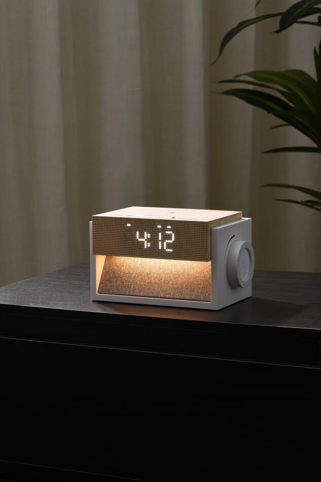 LED budík IMMAX DECENT s bezdrátovým nabíjením a bílým šumem