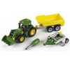 John Deere Traktor se sklápěcím přívěsem a pluhem