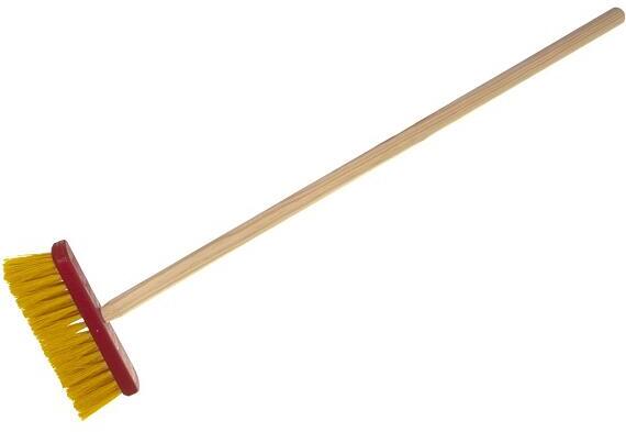 Teddies Koště červené s násadou dřevo 80cm nářadí