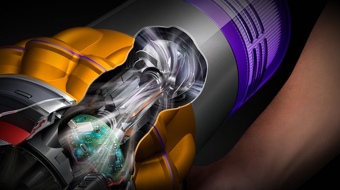 Řez digitálním motorem Dyson Hyperdymium se žlutým pouzdrem a vinutím