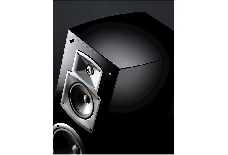 Yamaha NS-777 design s klavírním lakem
